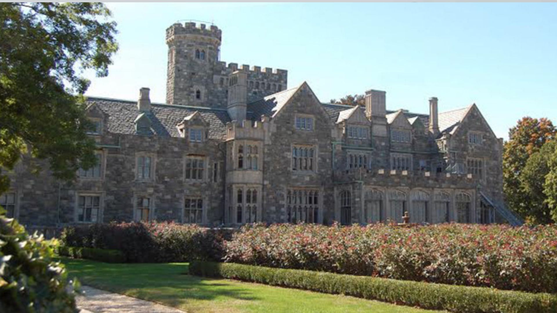 Hempstead House, Sands Point, New York (Image via @The Sands Point Preserve)